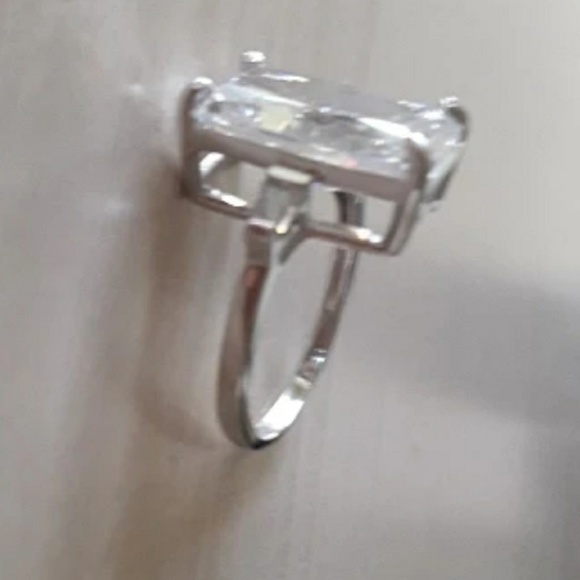 NWOT 8.5 Karat Cz Engagement Ring Size 6 or 7 - Picture 5 of 8